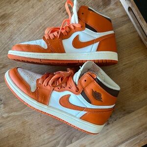 Kids Jordan’s sneakers, gorgeous orange color. Size 3Y, no damage.